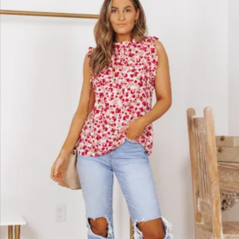 ♥️New Red floral print mock neck top - Picture 2 of 16
